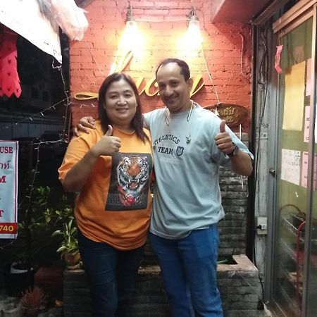 Lucky House Hostel Chiang Mai Bagian luar foto