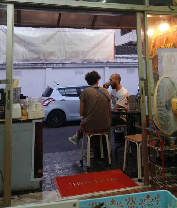 Lucky House Hostel Chiang Mai Bagian luar foto