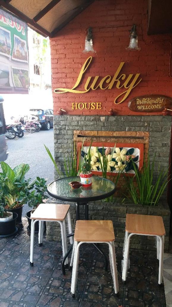 Lucky House Hostel Chiang Mai Bagian luar foto