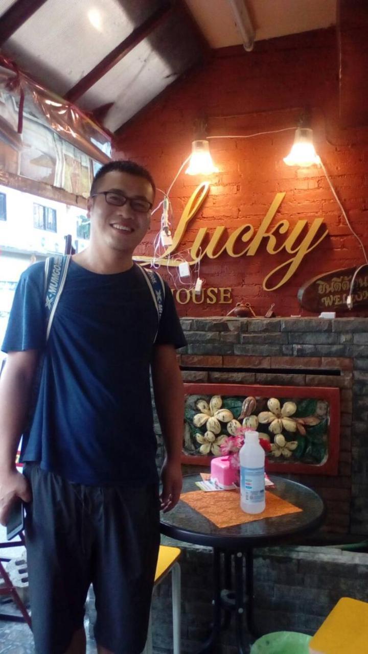 Lucky House Hostel Chiang Mai Bagian luar foto